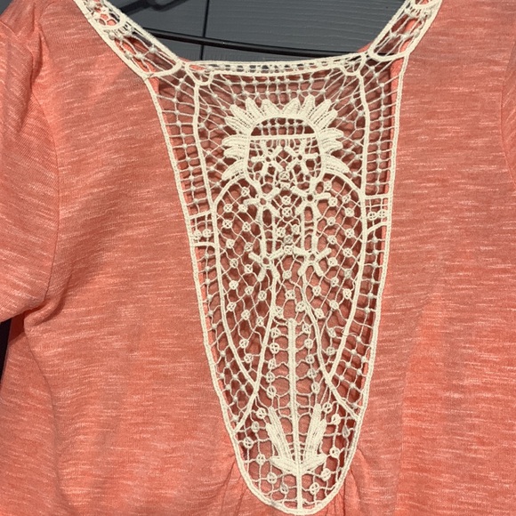 Heathered pink high low top. Lace back detail. Size: M B3 - Picture 3 of 4